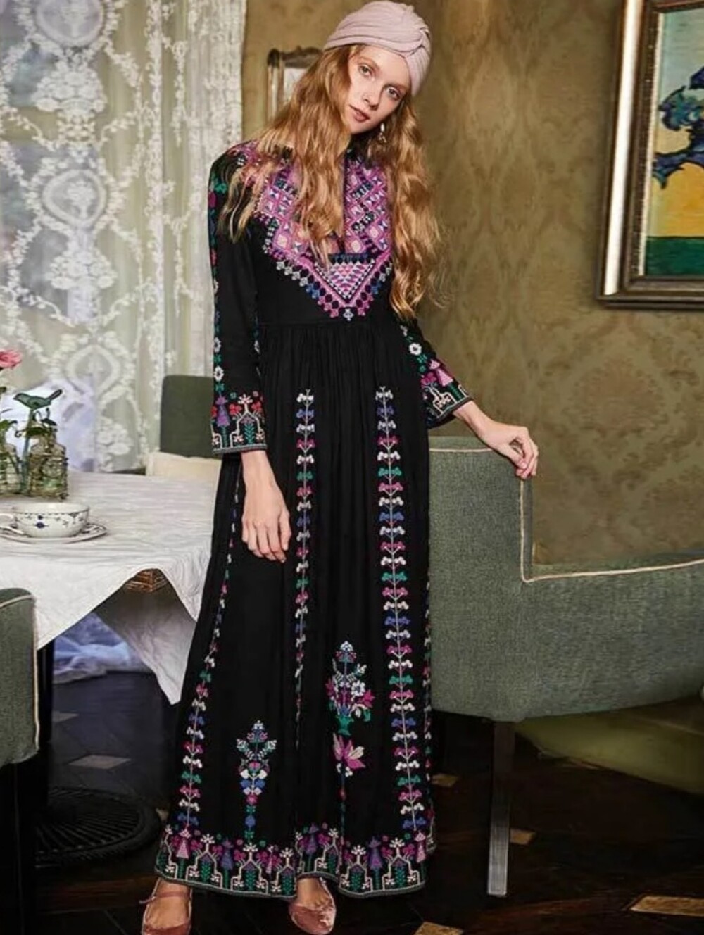 Elegant Black Floral Embroidered Long Sleeve Dress - Picture 3 of 16